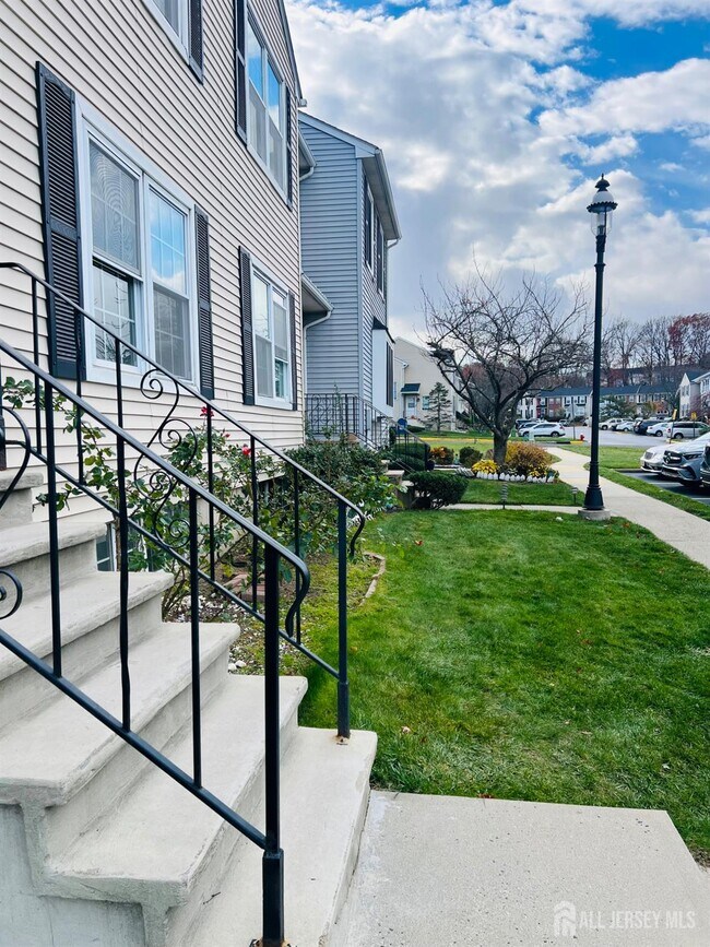 Building Photo - 3 Telegraph Ln