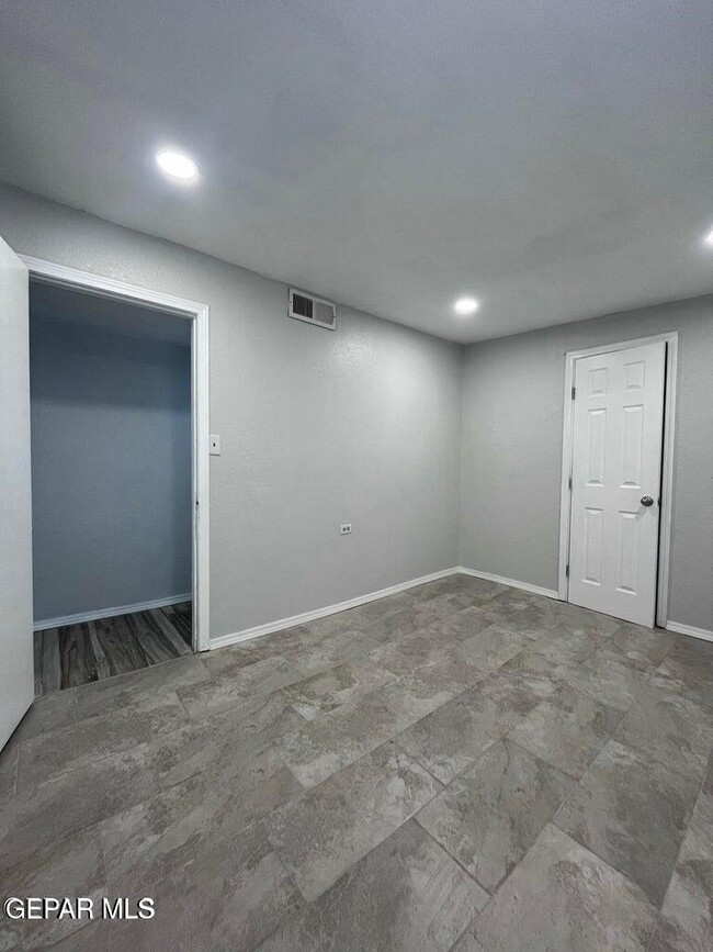 Building Photo - 10216 Celedon Cir