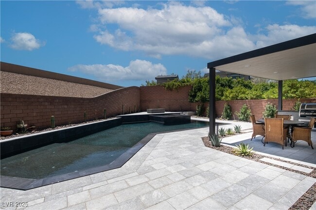 Building Photo - 1 Garden Shadow Ln