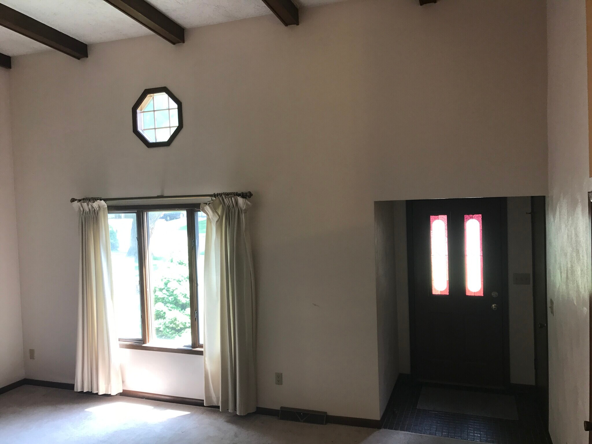 Building Photo - 1458 Eastview Dr