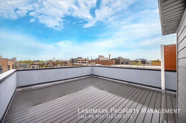 Building Photo - 1545 N Artesian Ave
