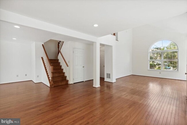 Building Photo - 146 Canterbury Ln