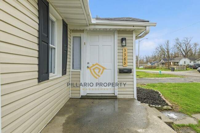Building Photo - Updated 3 Bedroom Near Forest Manor, Available NOW!
