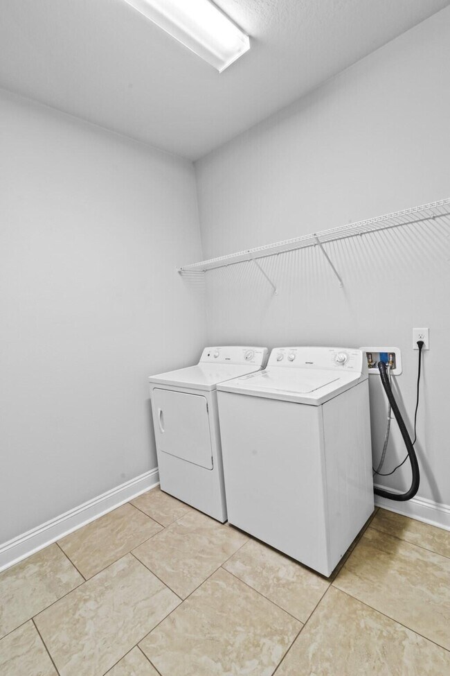 Building Photo - 8174 Miranda St