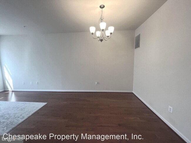 Building Photo - 3 br, 3.5 bath House - 1009 Red Clover Road
