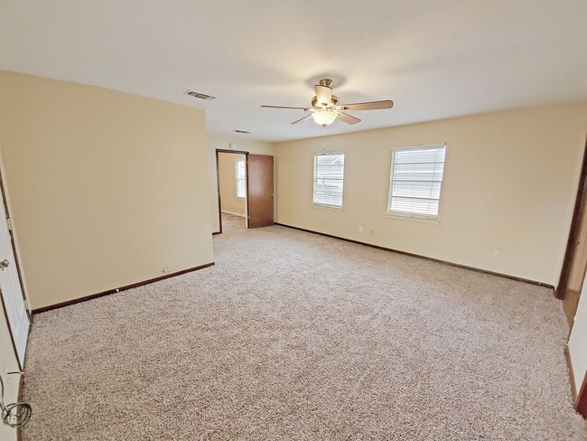 Building Photo - 208 Westfork Dr