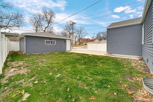 Building Photo - 303 N Harvey St