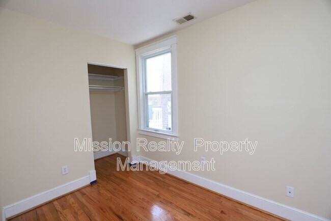Building Photo - 1400 Bainbridge St