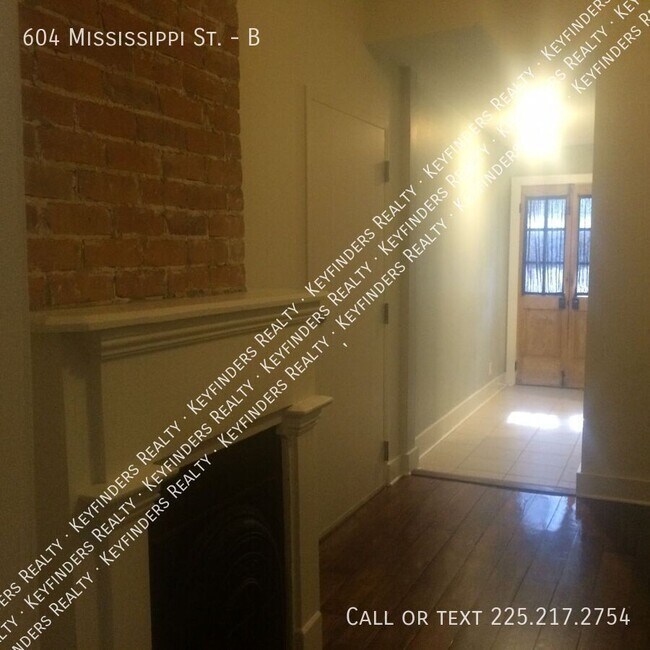 Building Photo - 604 Mississippi St