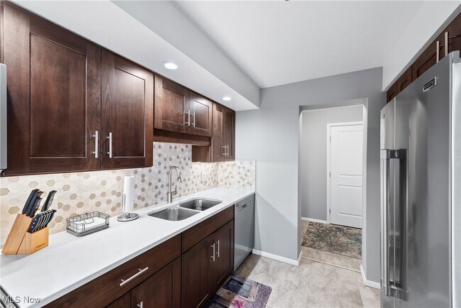 Building Photo - 12550 Lake Ave