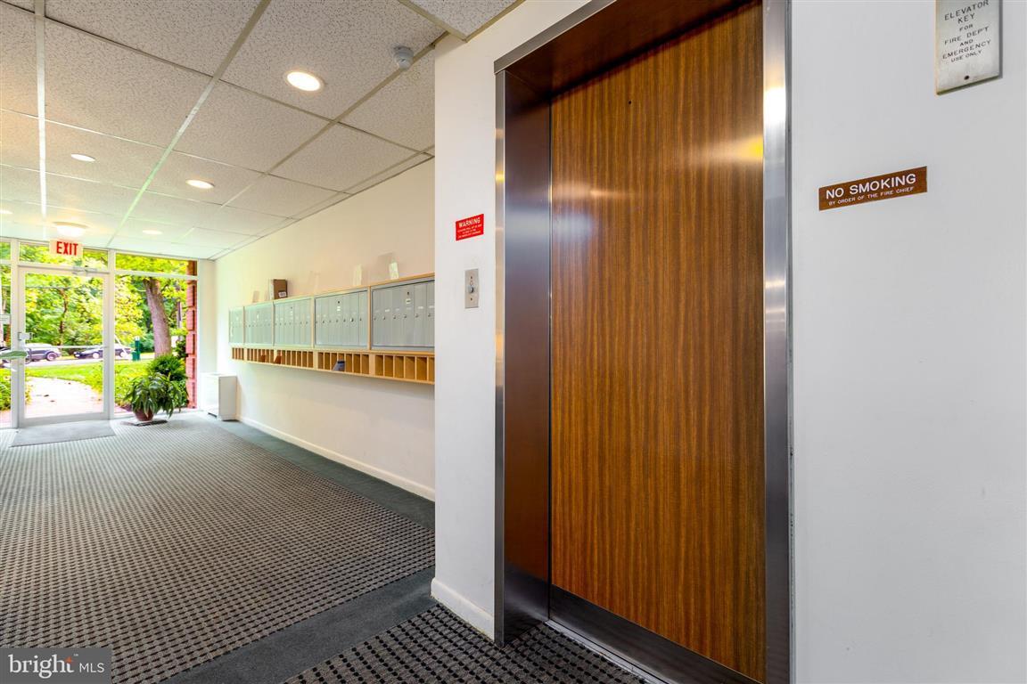 Building Photo - 3535 Chevy Chase Lake Dr