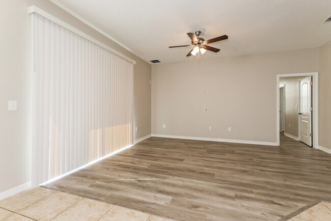 Building Photo - Spacious 6-Bedroom Florida Home