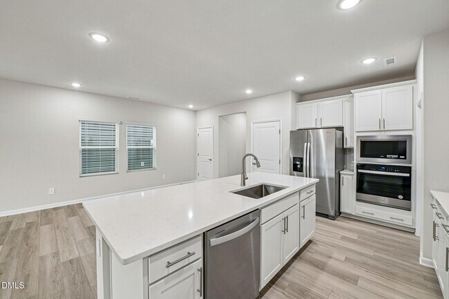 Building Photo - 928 Grand Mesa Dr