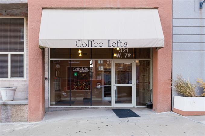 Building Photo - 321 W 7th St