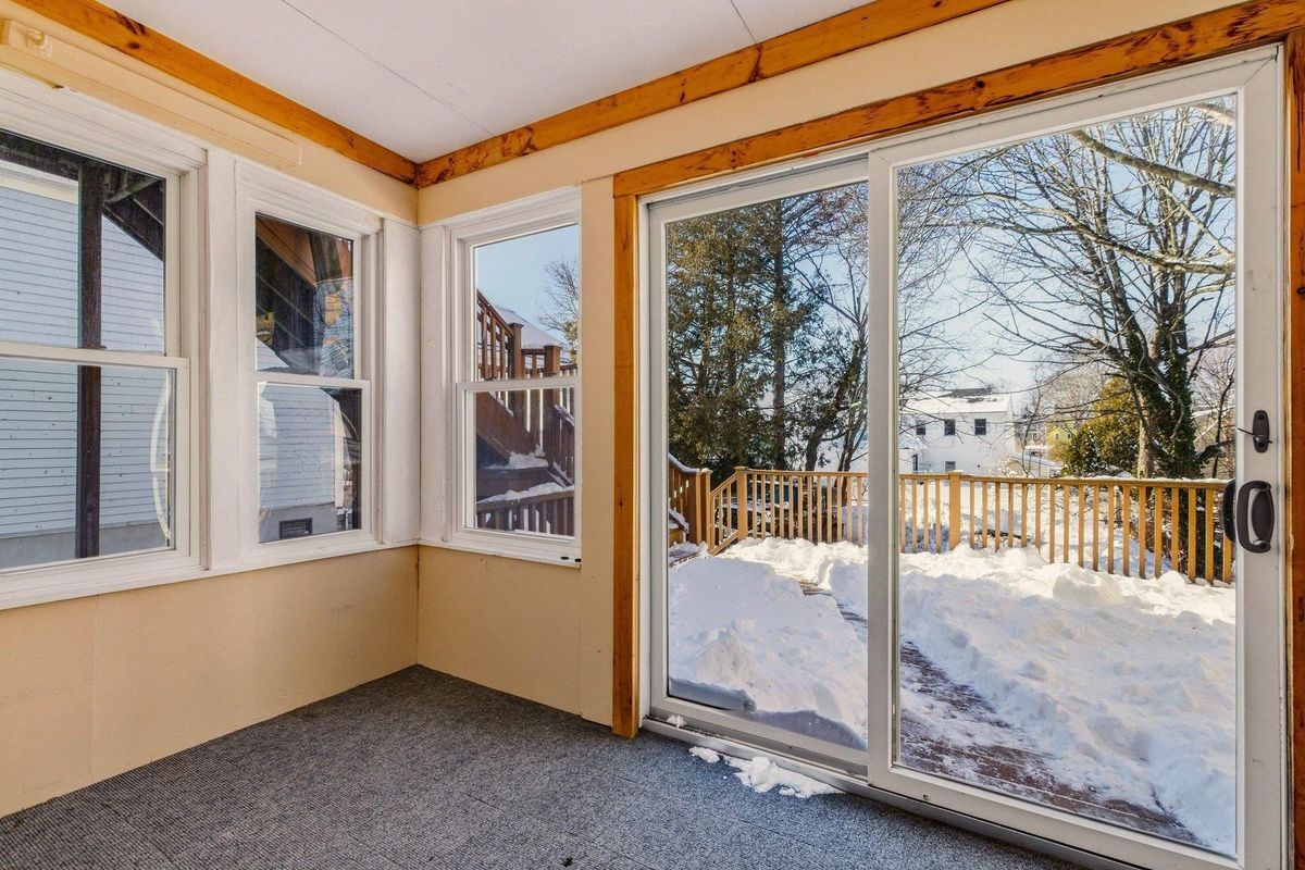 Building Photo - 514 Middle, 1