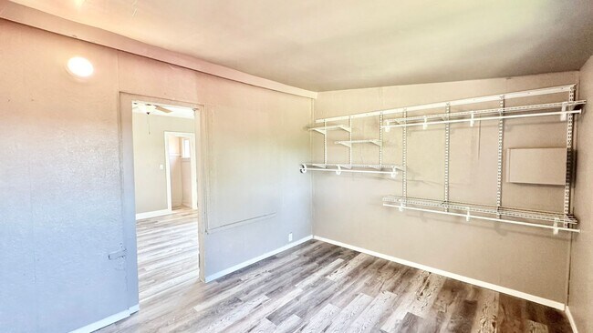 Building Photo - Lovely Single-Story Country Home on Wide Open Space with Detached Garage Space!