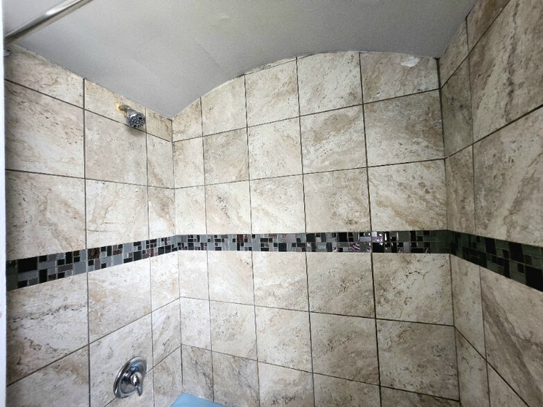 Building Photo - 1307 W 91st St