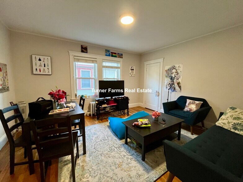 Primary Photo - 120 Hillside St