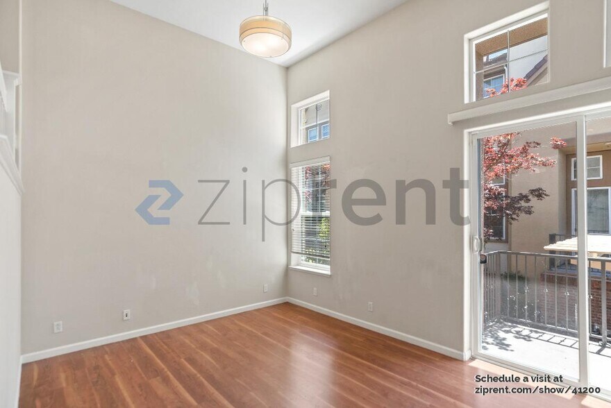 Building Photo - 1076 Sapphire Terrace