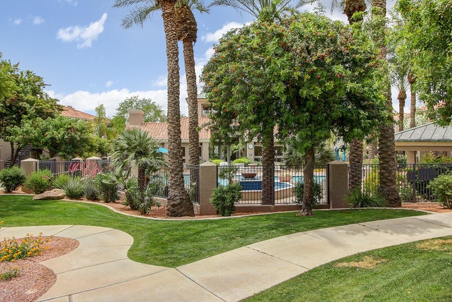 Building Photo - 3830 E Lakewood Parkway East