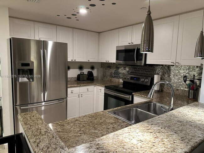 Building Photo - 19501 W Country Club Dr