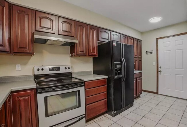 Building Photo - Nice 3 Bedroom 2 Bathroom House In Souther...