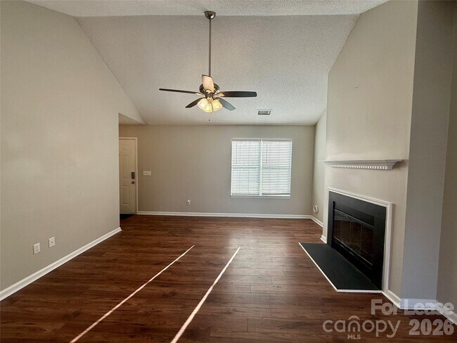 Building Photo - 142 Green Dragon Ct