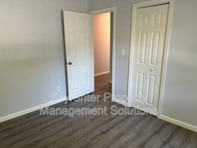 Building Photo - 421 N Charlotte Ave