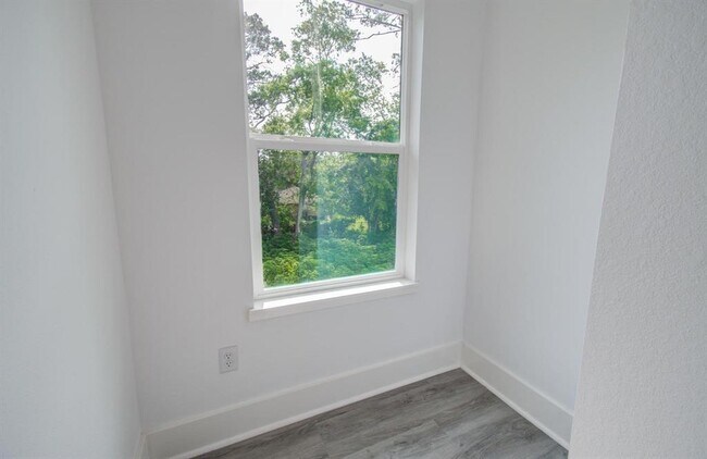 Building Photo - 8146 Cabot St