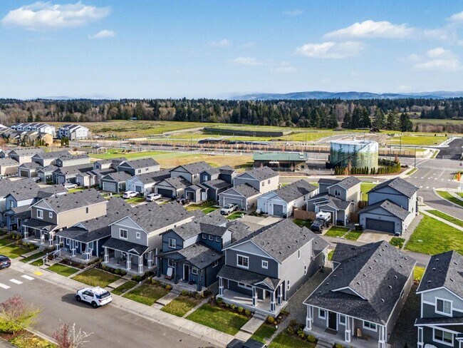 Building Photo - Modern Yelm Home Built in 2023, Walk-In Closets, Deep Storage & Neighborhood Park!