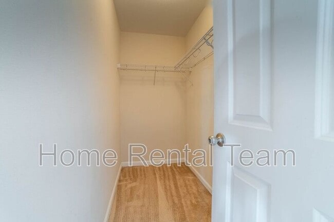 Building Photo - 37 Twin Oaks Pl