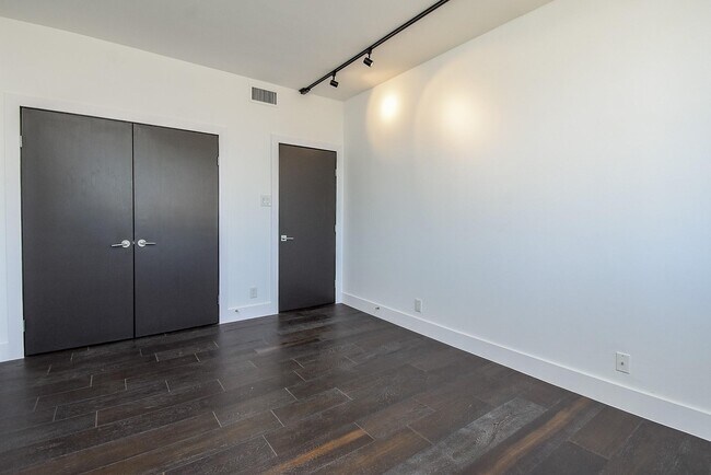 Building Photo - 49 Briar Hollow Ln