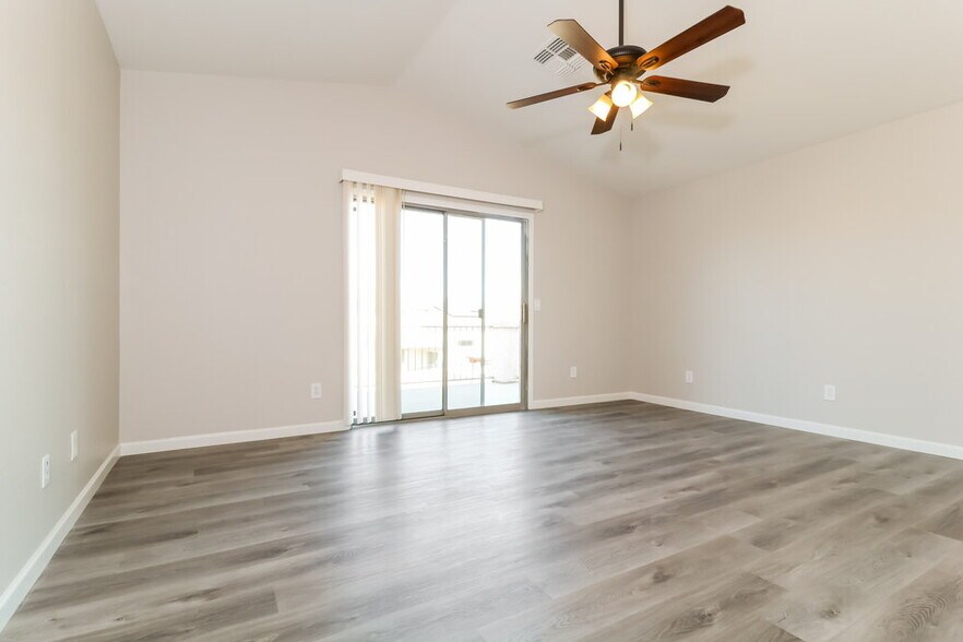 Building Photo - 8216 W Globe Ave