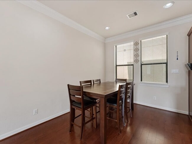 Building Photo - 5502 Lunia Ln