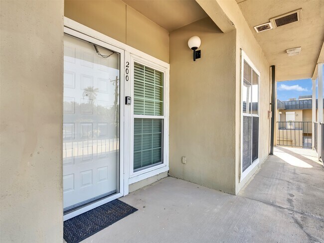 Building Photo - 921 Marine Dr