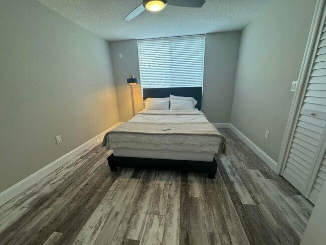 Building Photo - 300 Scotia Dr