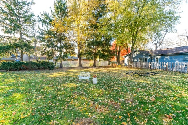 Building Photo - 443 N Main St