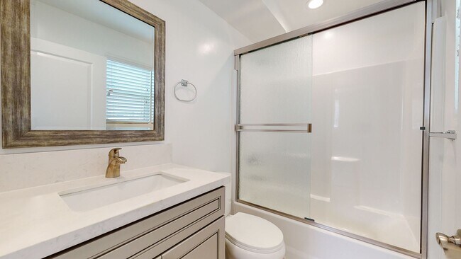 Building Photo - 4452 Turquoise St