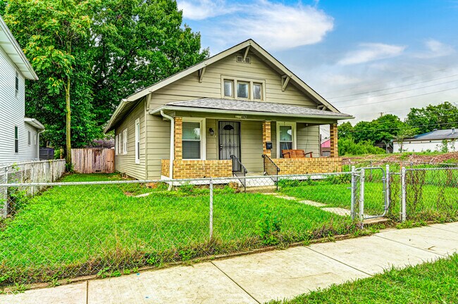 Building Photo - 2942 Mac Pherson Ave