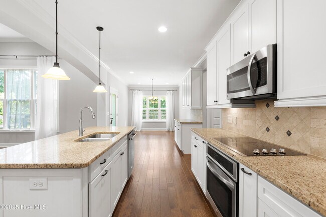 Building Photo - 585 Herons Brook Dr