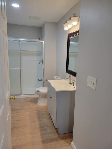 Master Bath - 103 Rip Van Dam Ct