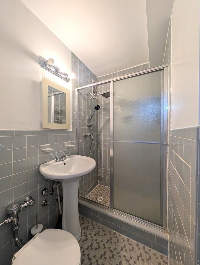 Building Photo - 225 St Pauls Ave