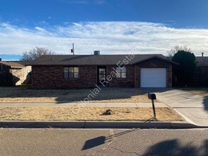 Building Photo - 3 bed 2 bath single family home, washer dryer hookups, and single attached one car garage included