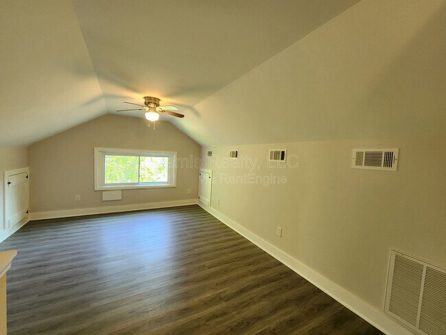 Building Photo - 2663 Blount St