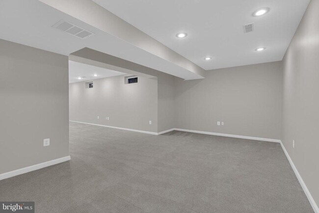 Building Photo - 46855 Willowood Pl