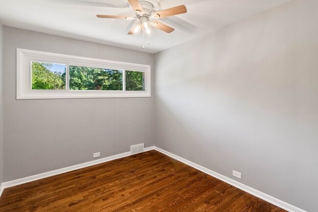 Building Photo - 334 Russet Ln