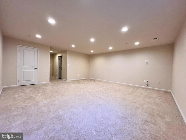 Building Photo - 22730 Autumn Breeze Ave