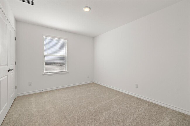 Building Photo - 307 Flowers Ave