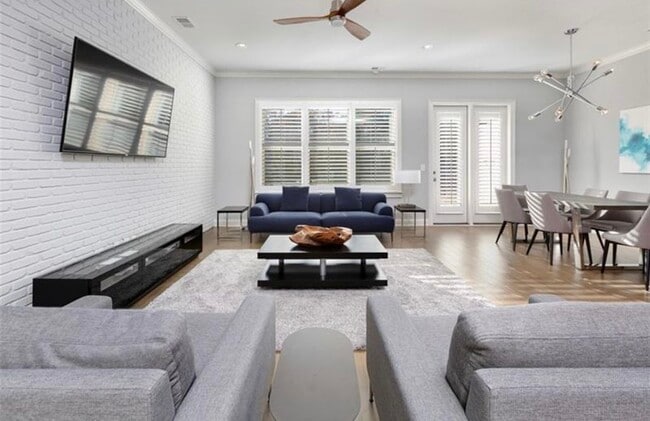 Building Photo - 3458 Fenton Dr