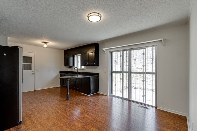 Building Photo - Ranch Style 3 bedroom 1.5 Bath for rent!